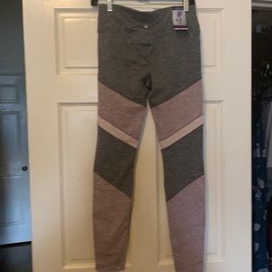 Serene Tangerine legging.💵